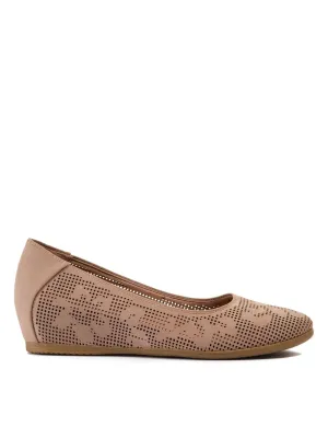 BARETRAPS Womens Brown Laser Cut Cushioned Arch Support Hidden Heel Nixy Almond Toe Wedge Slip On Ballet Flats