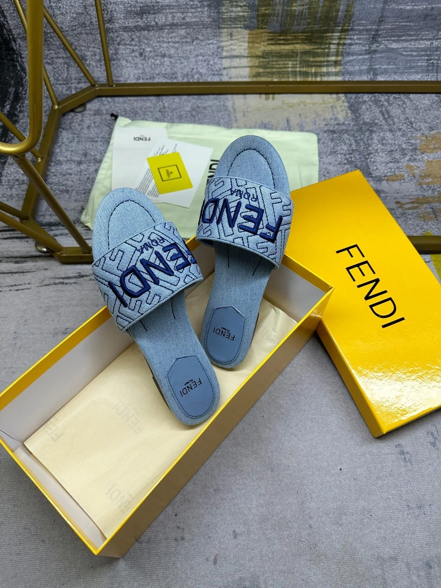 FF 5 Light Blue Canvas Slide