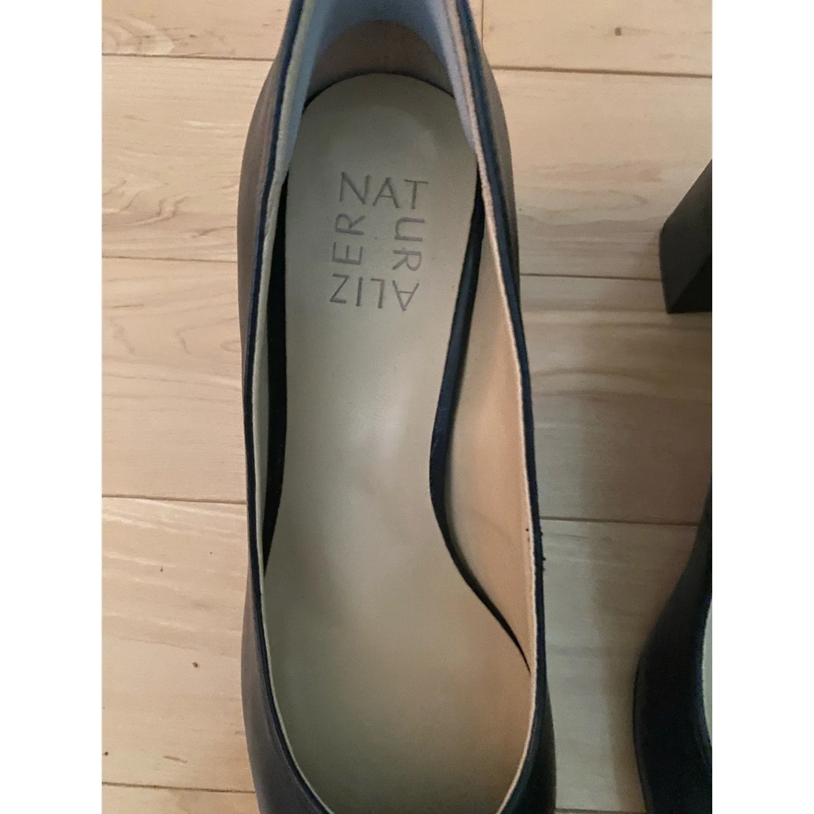 Naturalizer Karina Black Leather Pumps Size 7.5
