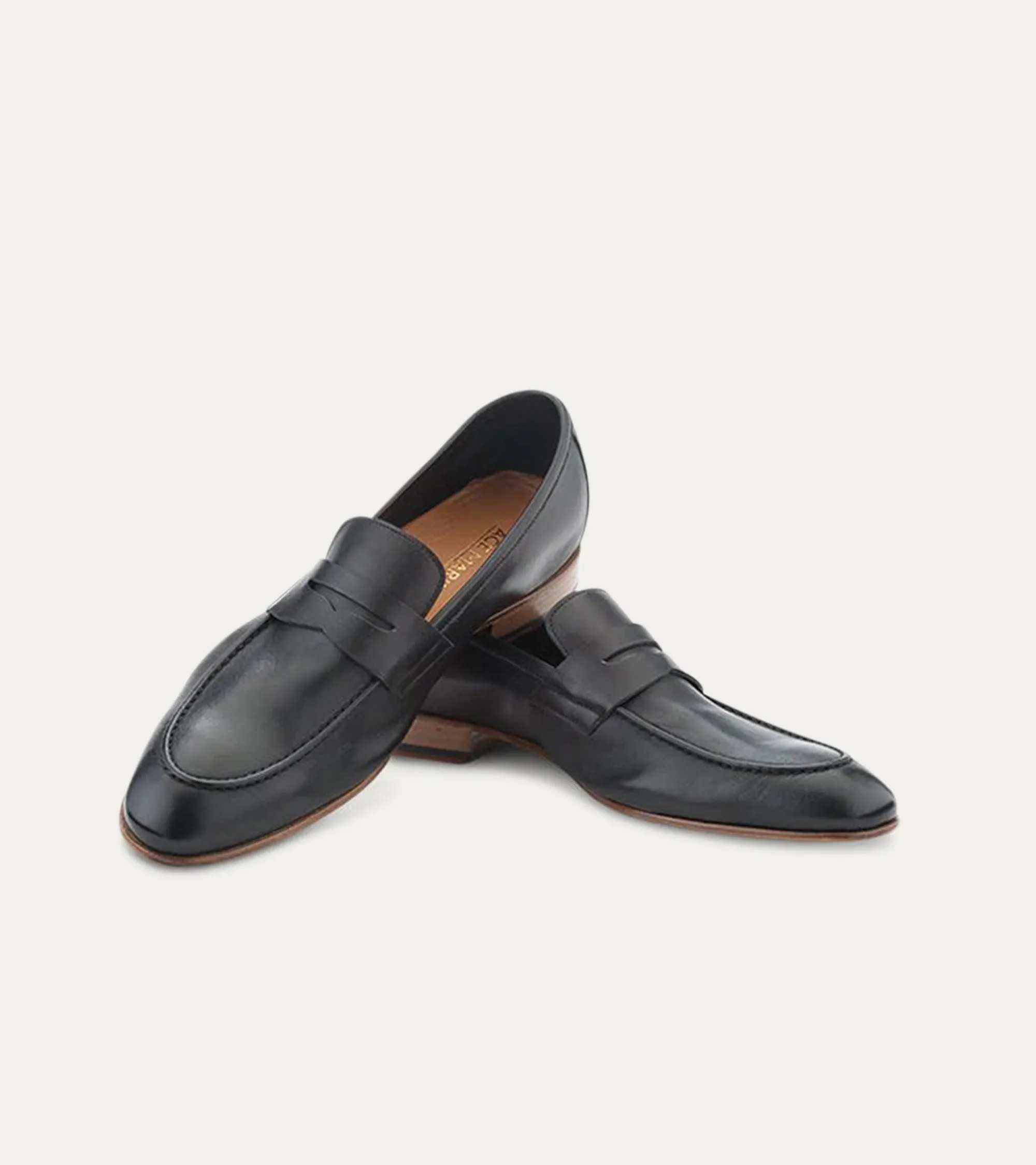 Stan Loafer in Black Leather