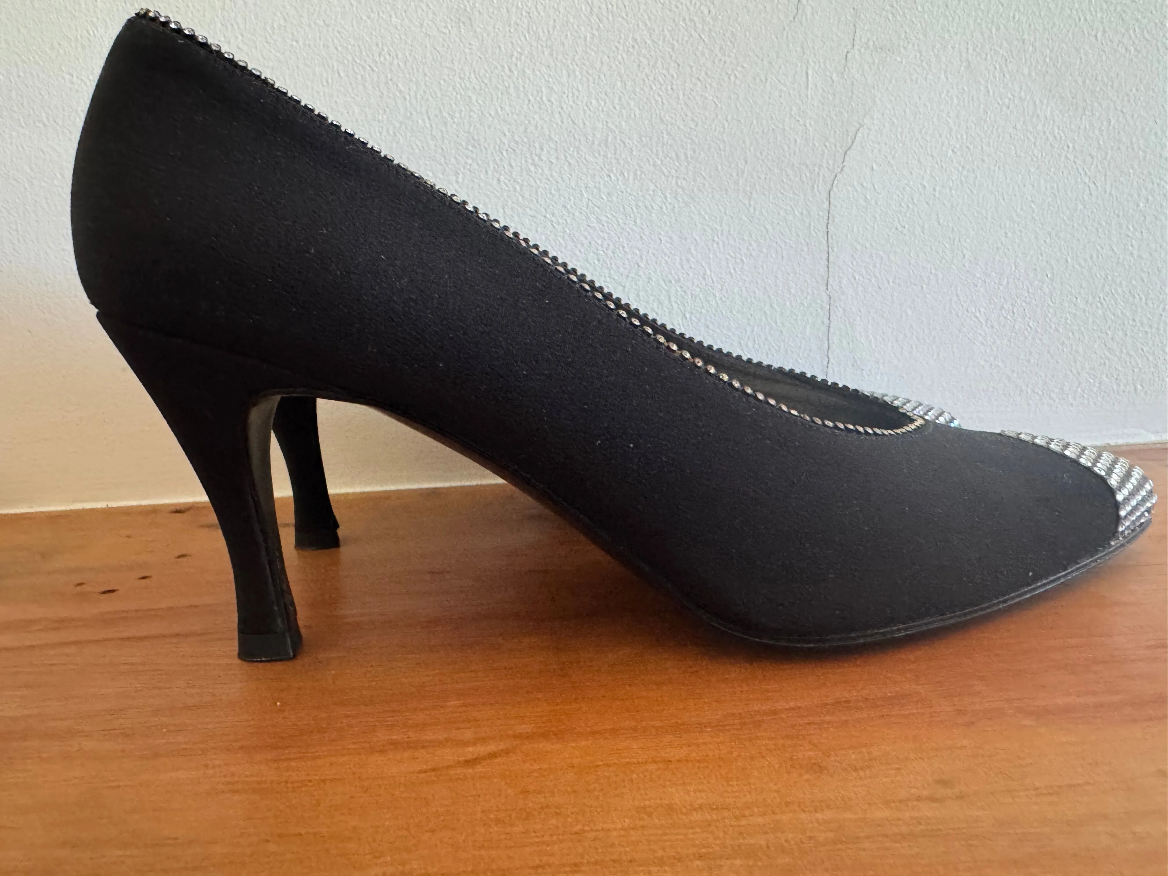 Vintage Stuart Weitzmann 90's Pumps - Size 8.5